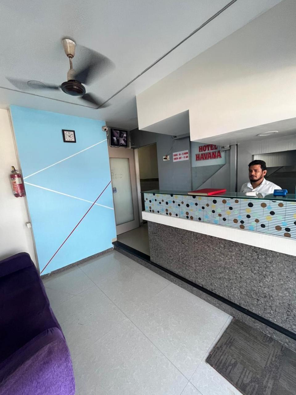 Hotel Havana ムンバイ エクステリア 写真